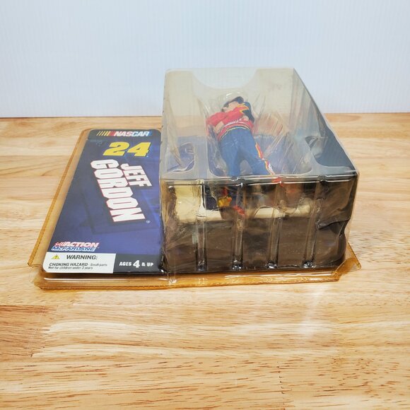 2004 Action McFarlane, Series 4, Nascar, #24, Jeff Gordon, Dupont, Sponsored - Picture 5 of 9
